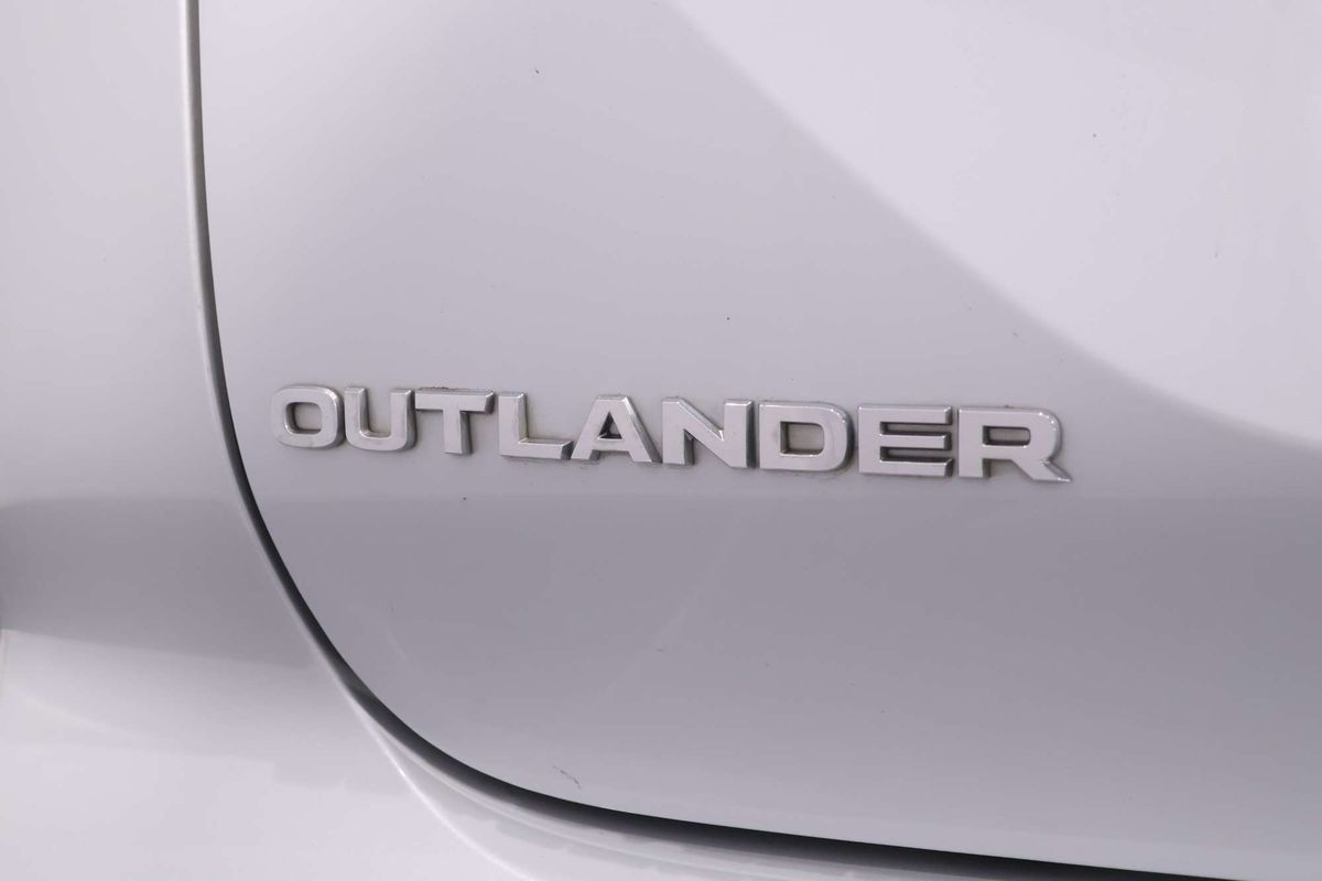 2024 Mitsubishi Outlander LS ZM