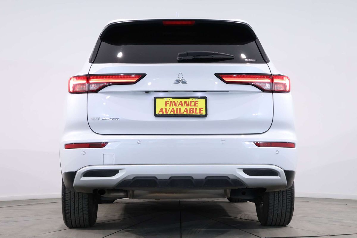 2024 Mitsubishi Outlander LS ZM
