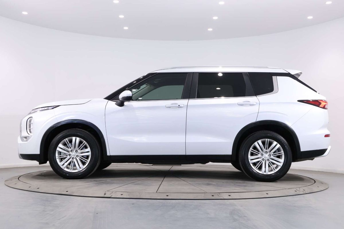 2024 Mitsubishi Outlander LS ZM