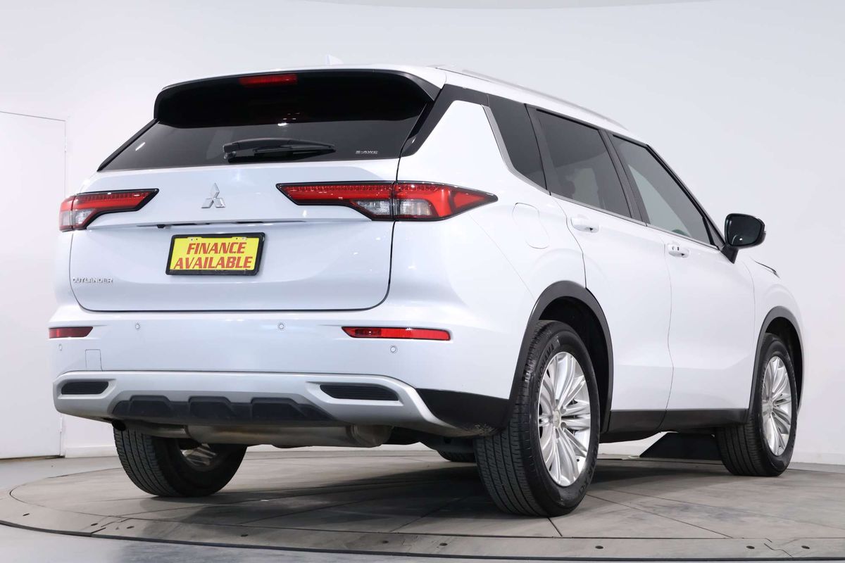 2024 Mitsubishi Outlander LS ZM