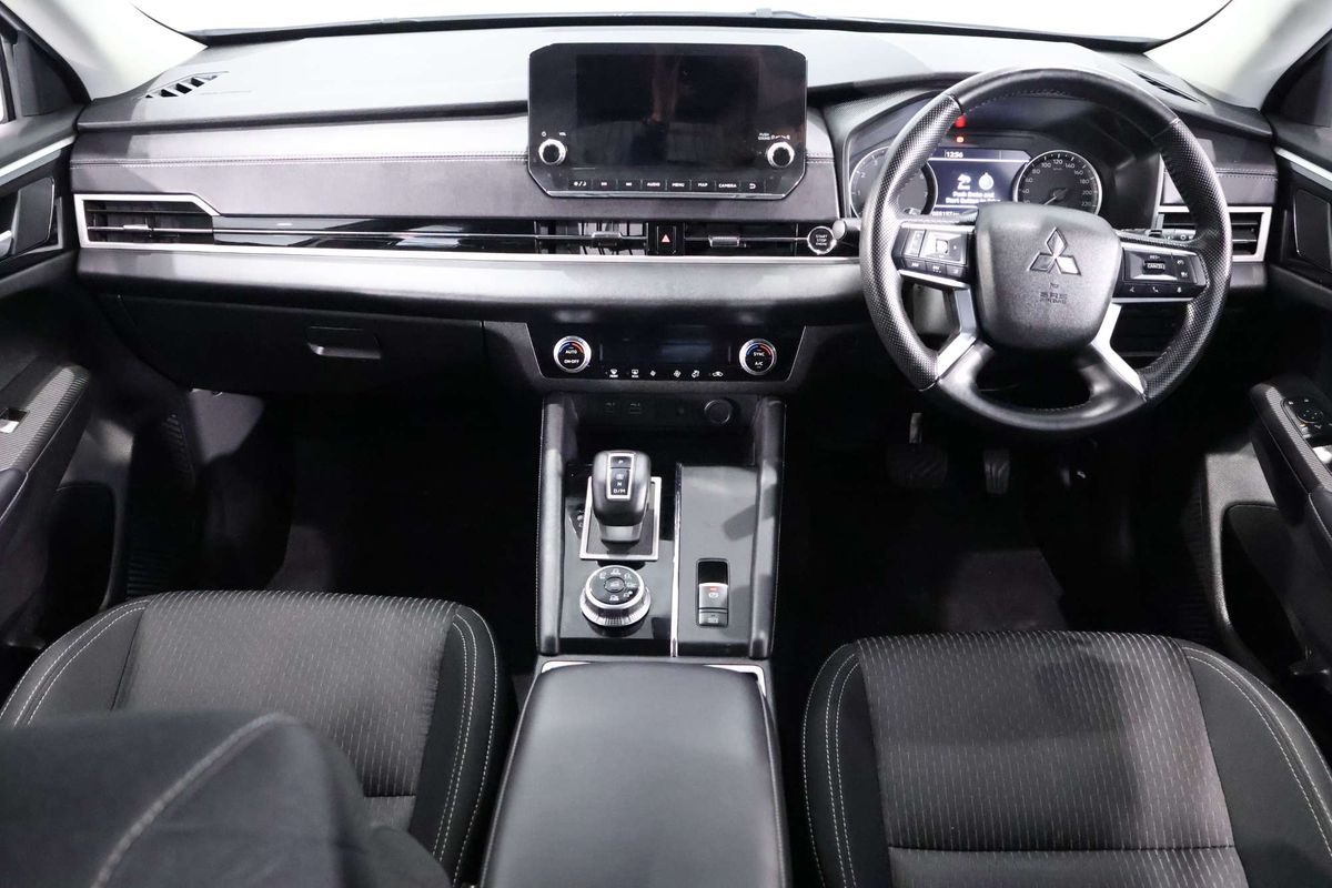 2024 Mitsubishi Outlander LS ZM