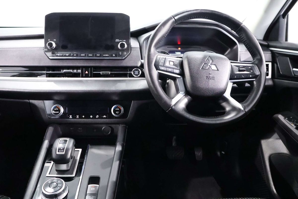 2024 Mitsubishi Outlander LS ZM