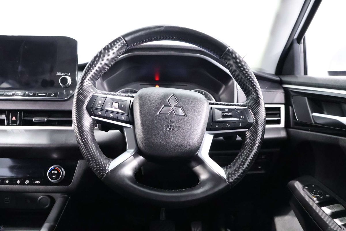 2024 Mitsubishi Outlander LS ZM