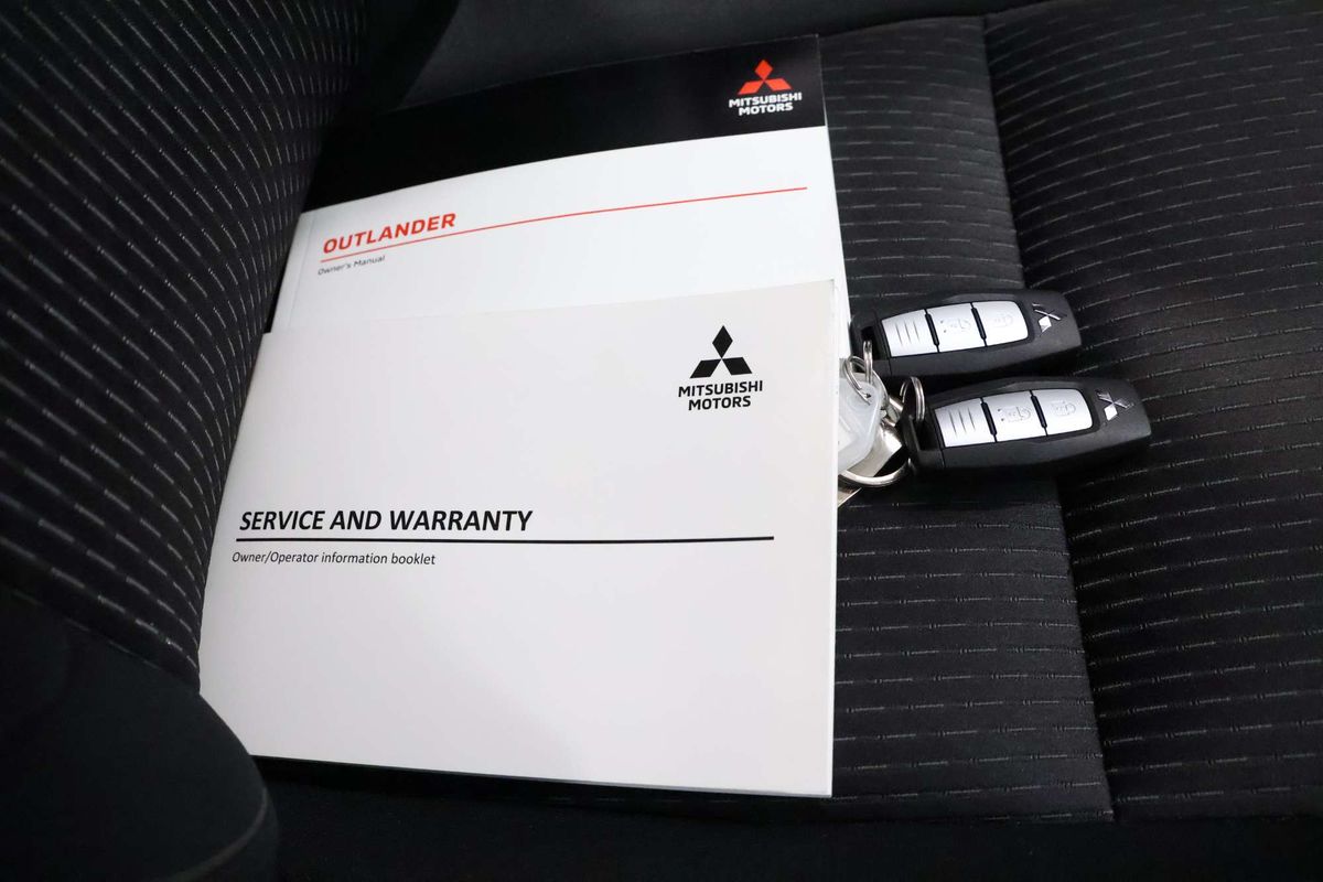 2024 Mitsubishi Outlander LS ZM