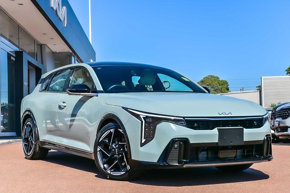 2025 Kia K4 GT-Line CL4m