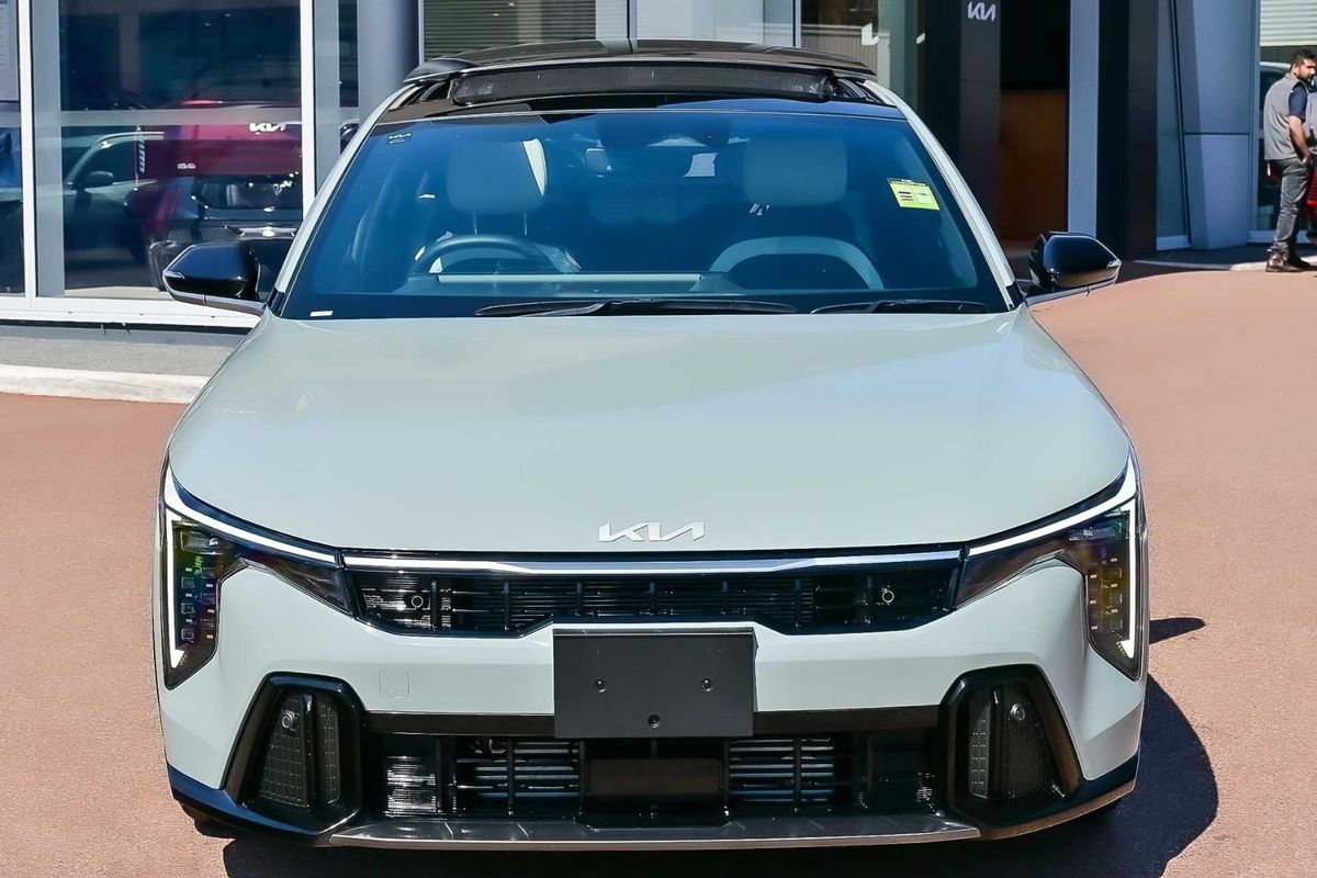 2025 Kia K4 GT-Line CL4m