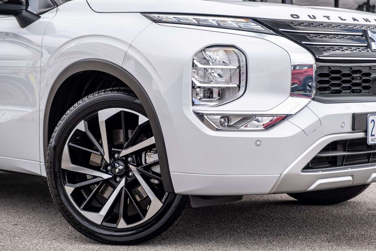2024 Mitsubishi Outlander Exceed ZM