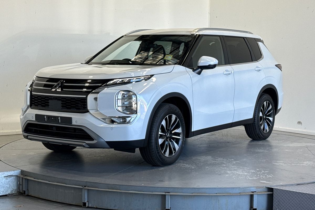 2026 Mitsubishi Outlander LS ZM