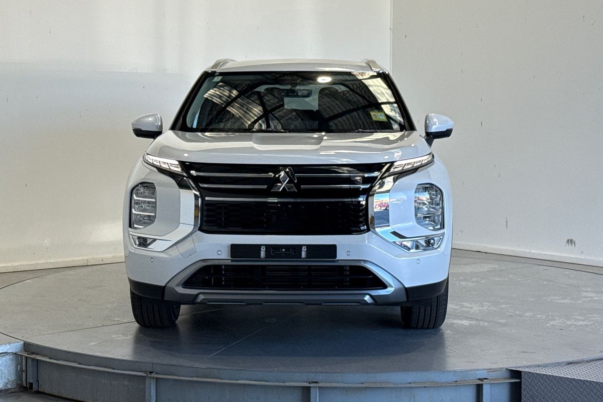 2026 Mitsubishi Outlander LS ZM