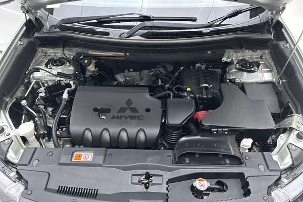 2019 Mitsubishi Outlander ES ADAS ZL thumb-10