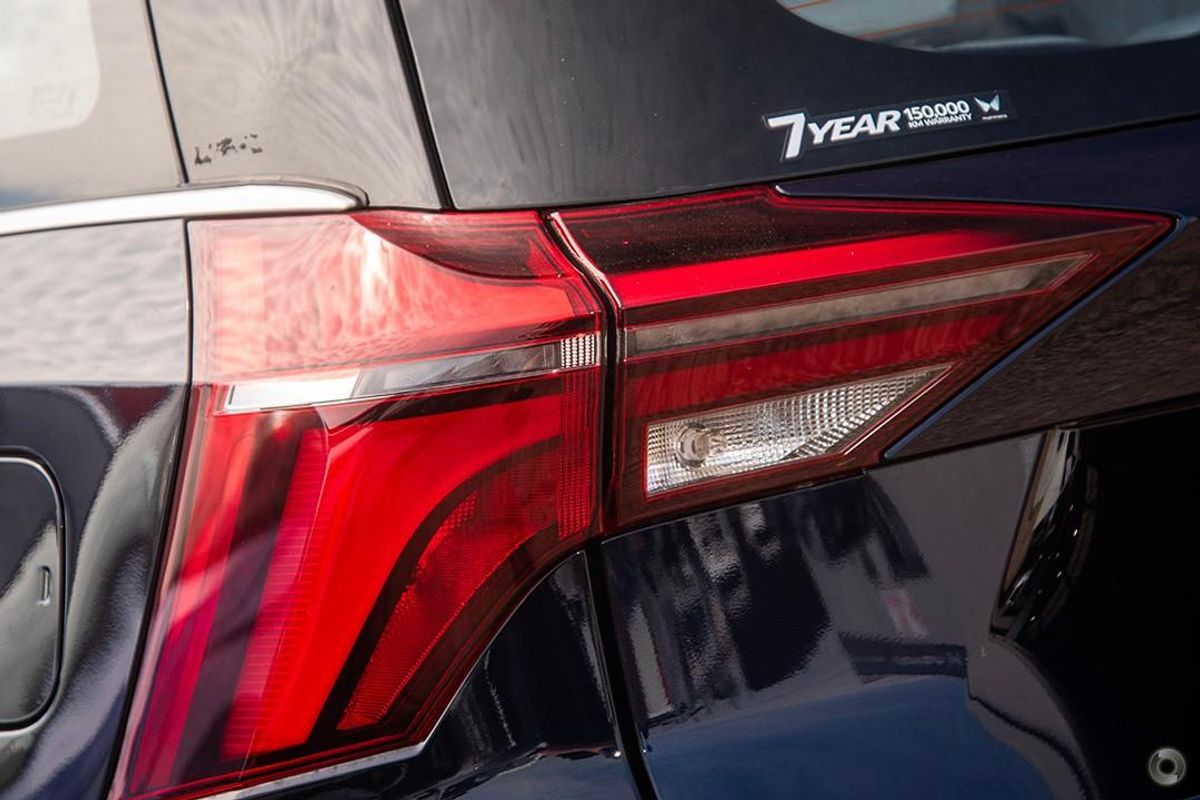 2025 Mahindra XUV700 AX7L