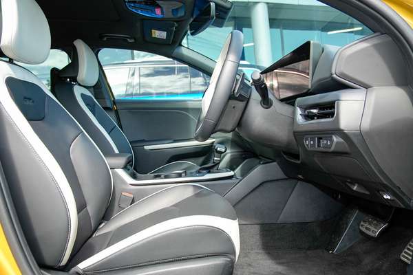 2025 Kia K4 GT-Line CL4m thumb-9
