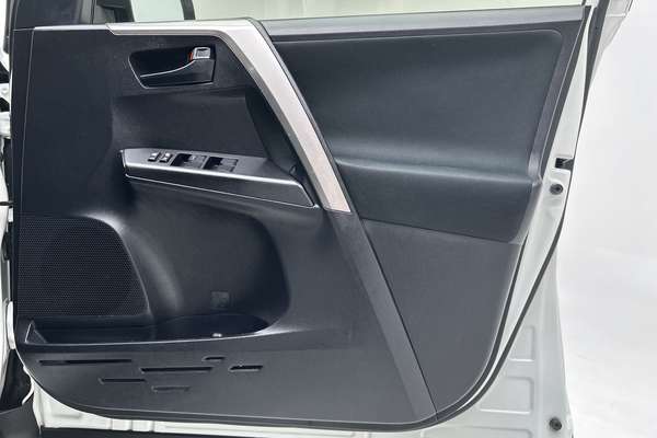 2018 Toyota RAV4 GX ZSA42R thumb-18