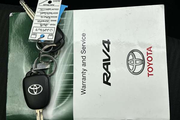 2018 Toyota RAV4 GX ZSA42R thumb-22