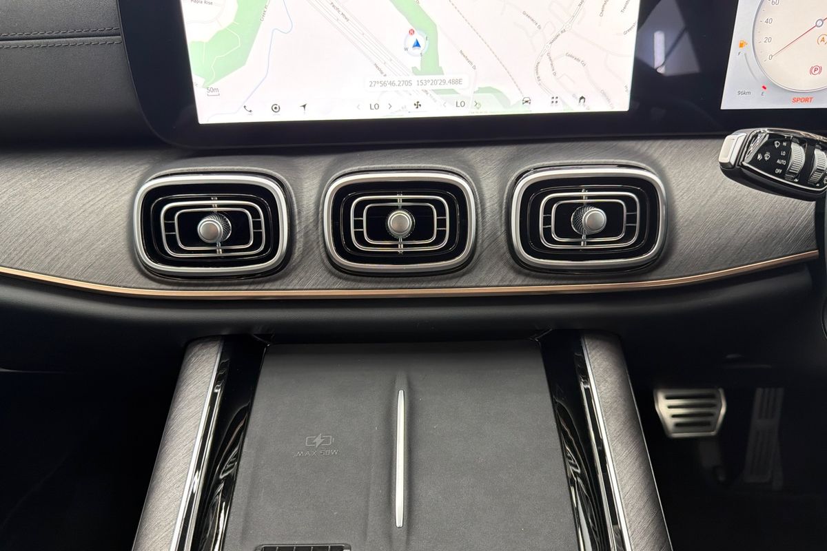 2025 OMODA JAECOO J8 Track