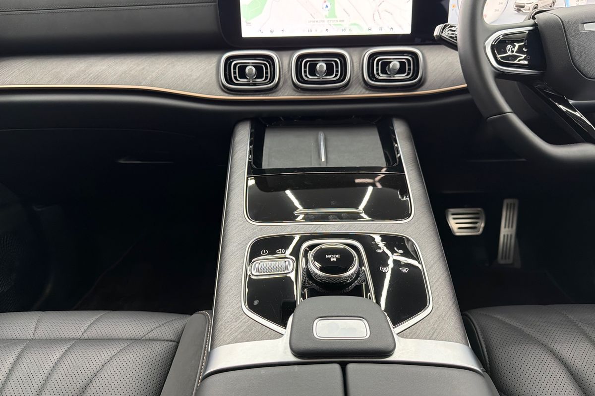 2025 OMODA JAECOO J8 Track