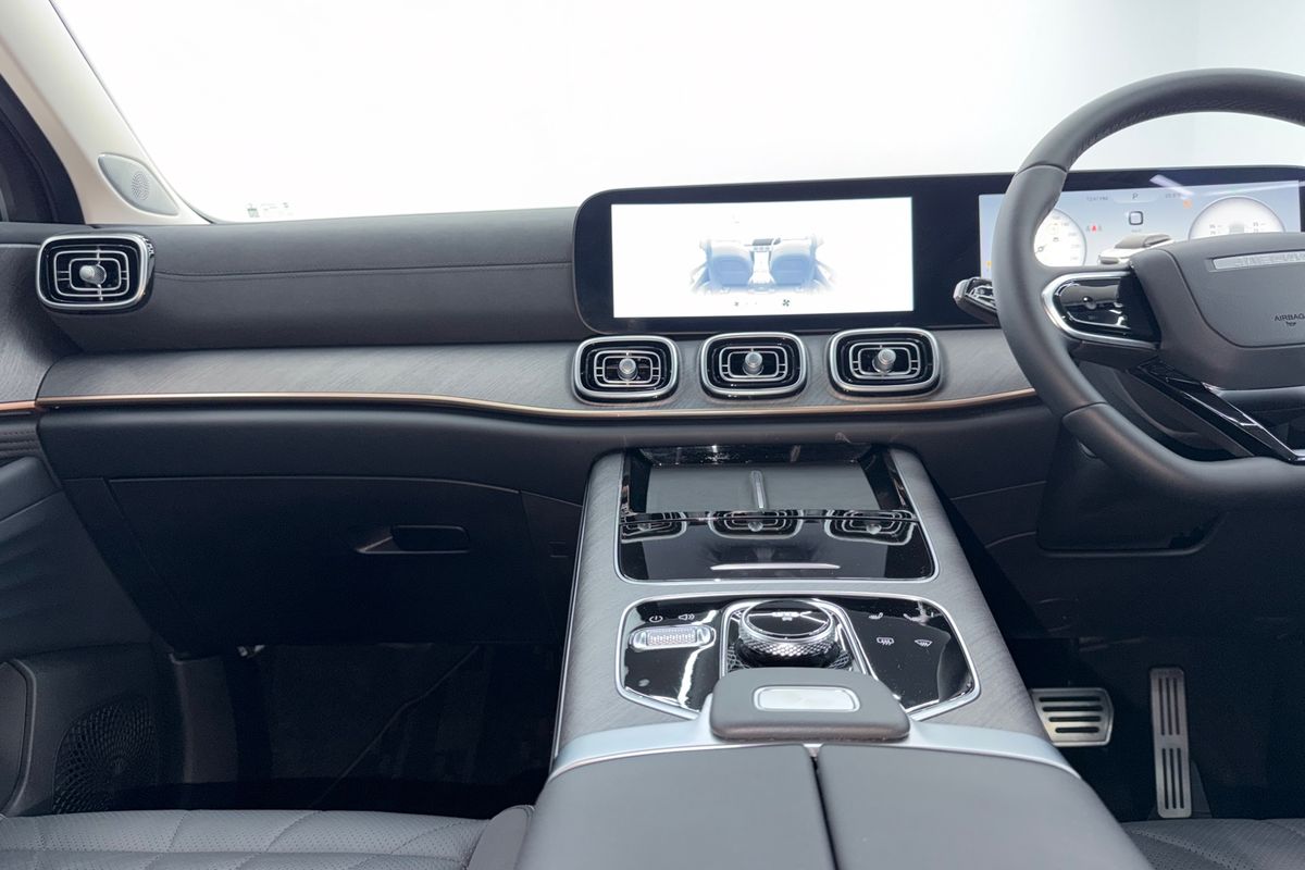 2025 OMODA JAECOO J8 Track