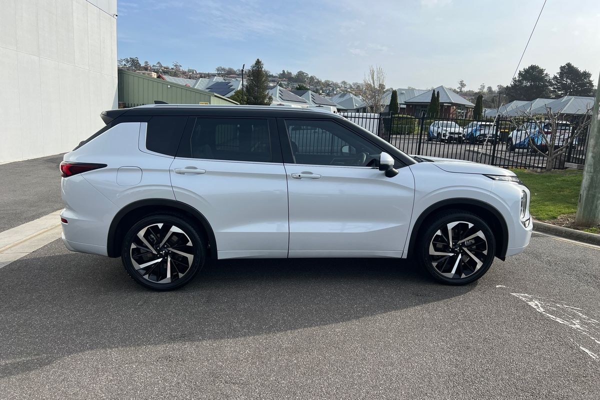 2023 Mitsubishi Outlander Exceed Tourer ZM