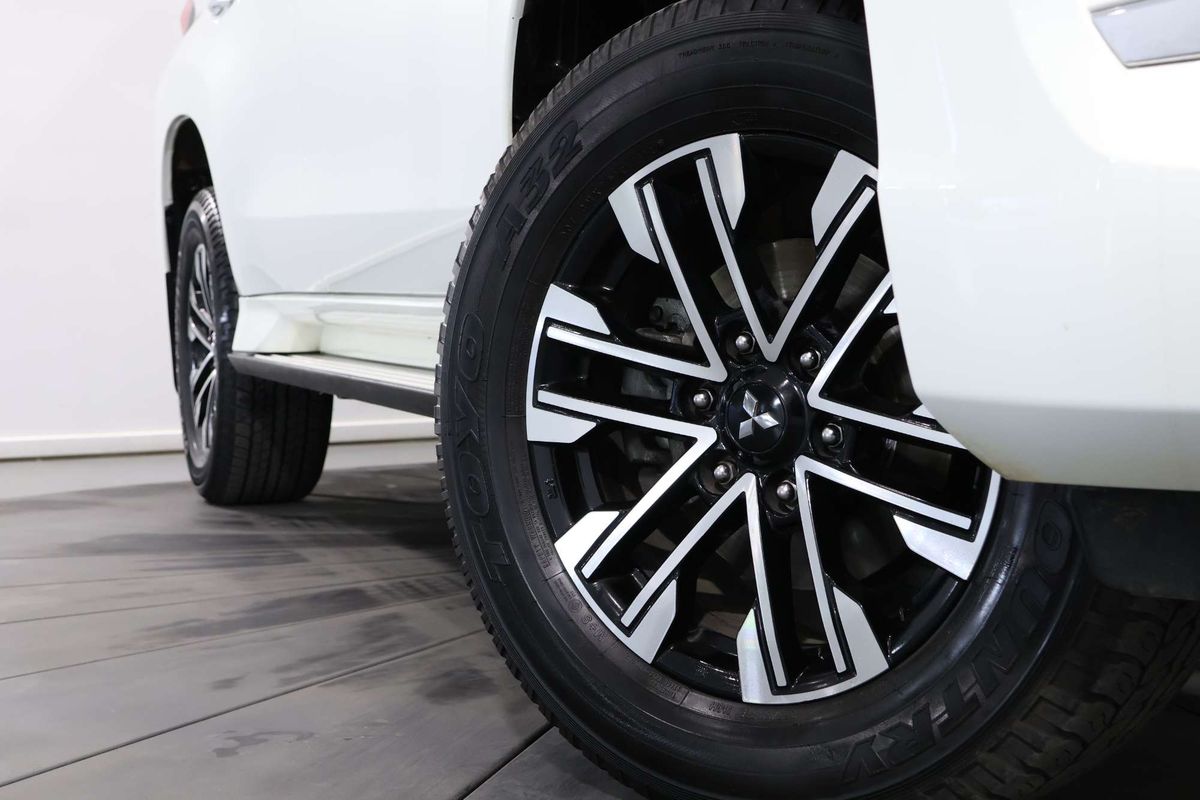 2023 Mitsubishi Pajero Sport GLS QF