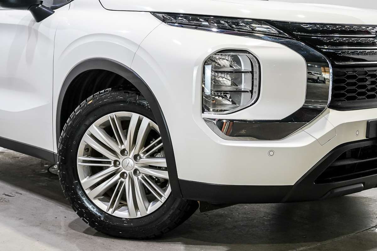 2023 Mitsubishi Outlander ES ZM