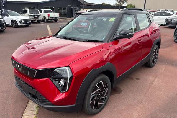 2025 Mahindra XUV3XO AX7L
