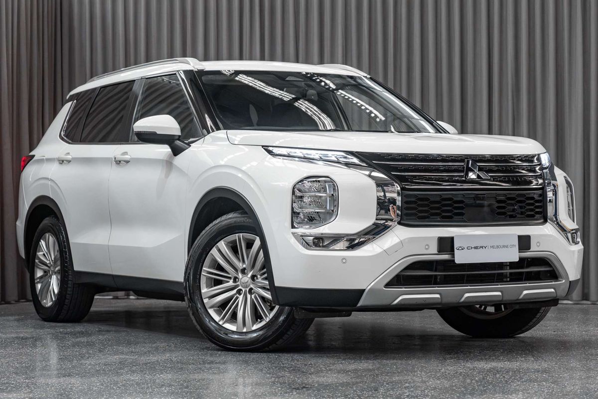 2024 Mitsubishi Outlander LS ZM