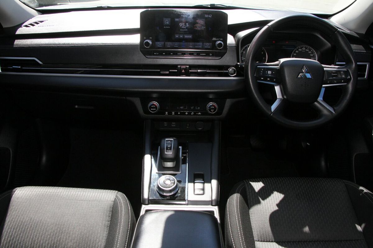 2022 Mitsubishi Outlander LS ZM