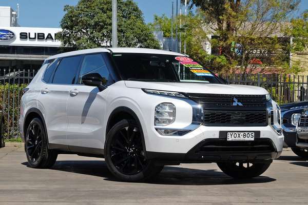 2023 Mitsubishi Outlander Black Edition ZM