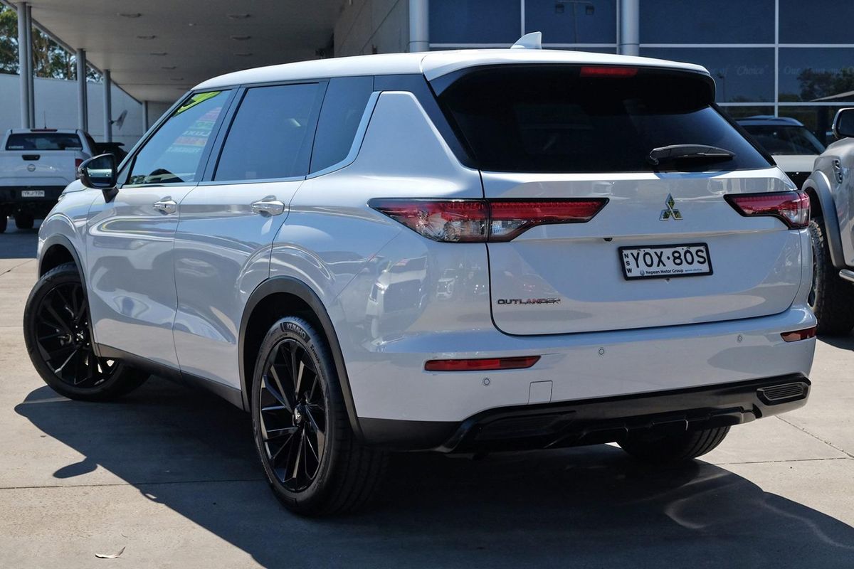2024 Mitsubishi Outlander Black Edition ZM