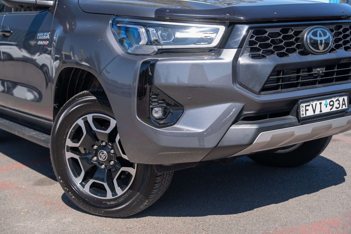 2025 Toyota Hilux SR5 48V GUN126R 4X4