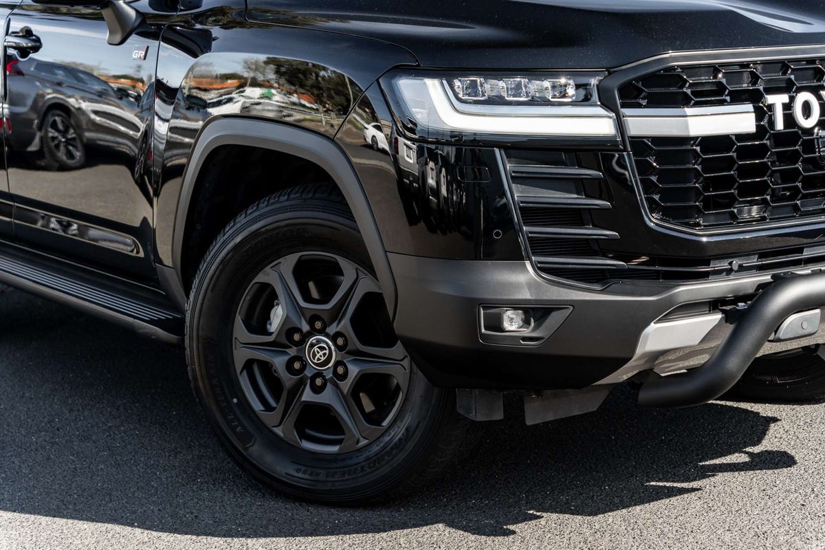 2024 Toyota Landcruiser GR Sport FJA300R