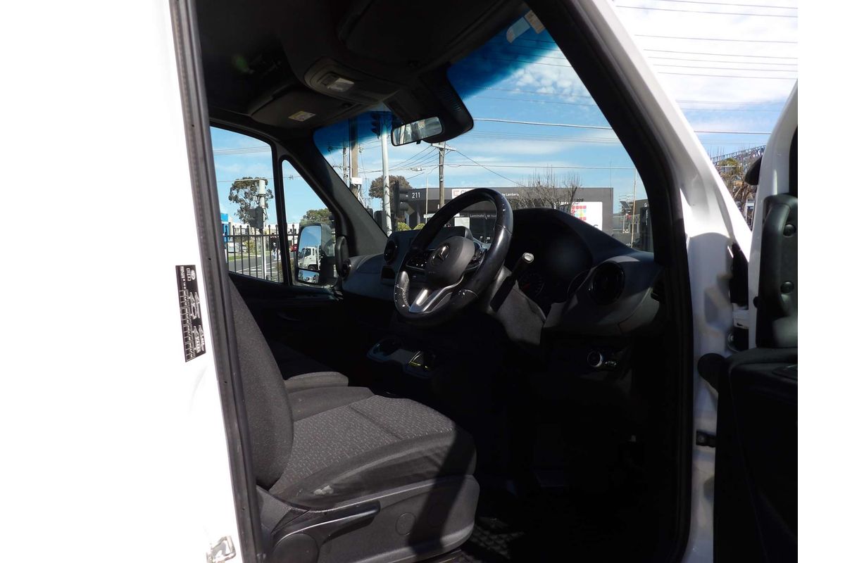 2024 Mercedes-Benz Sprinter 517CDI VS30 Rear Wheel Drive MWB image 10