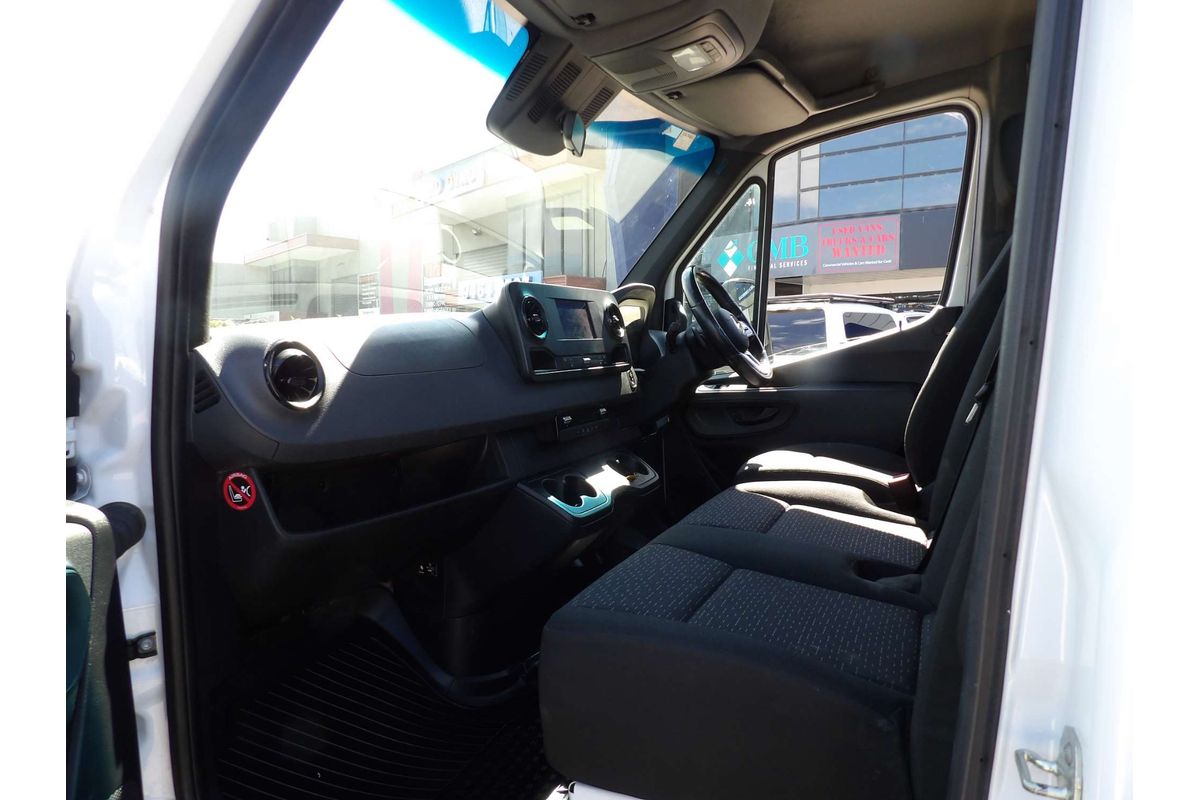 2024 Mercedes-Benz Sprinter 517CDI VS30 Rear Wheel Drive MWB image 15