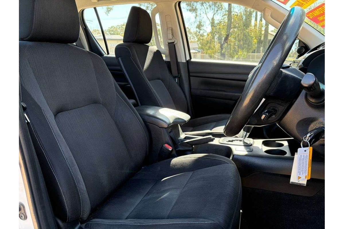2016 Toyota Hilux SR GUN126R 4X4 image 9