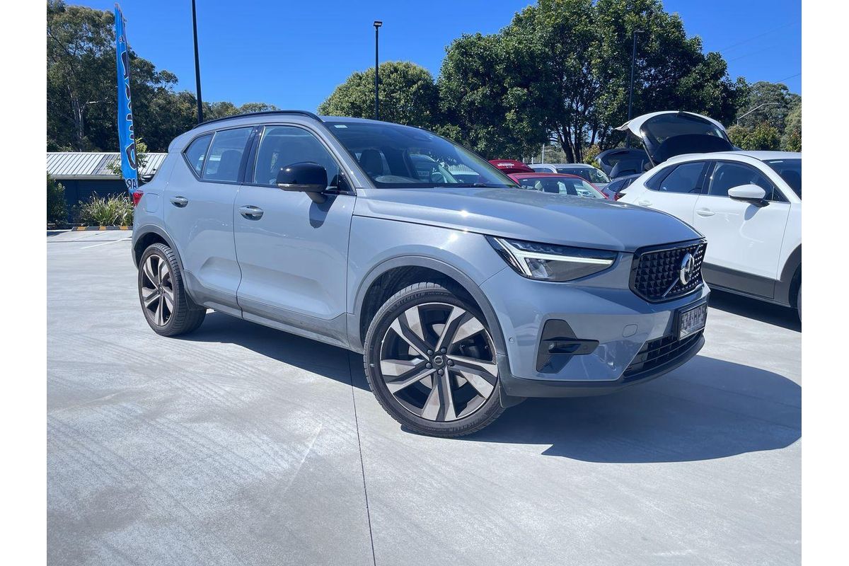 2023 Volvo XC40 Ultimate B5 Dark