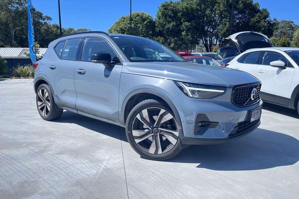 2023 Volvo XC40 Ultimate B5 Dark