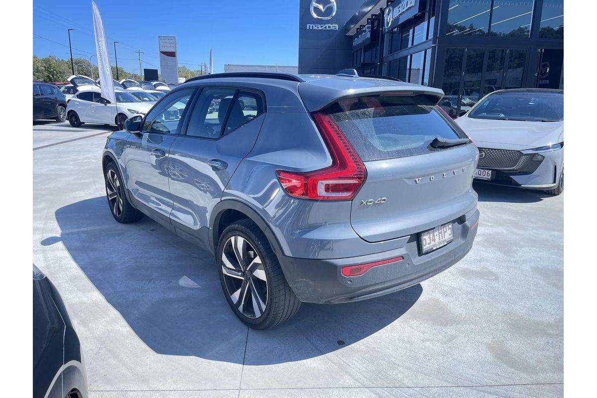2023 Volvo XC40 Ultimate B5 Dark
