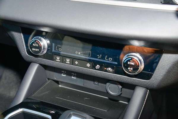 2026 Mitsubishi Outlander LS ZM thumb-13