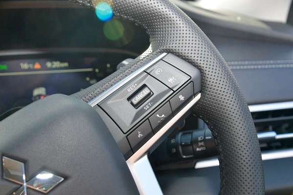 2026 Mitsubishi Outlander LS ZM thumb-15