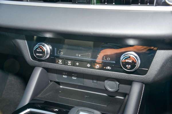 2026 Mitsubishi Outlander LS ZM thumb-13