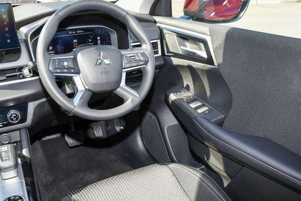 2026 Mitsubishi Outlander ES ZM thumb-17