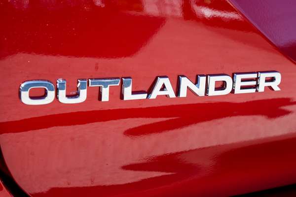 2026 Mitsubishi Outlander ES ZM thumb-19