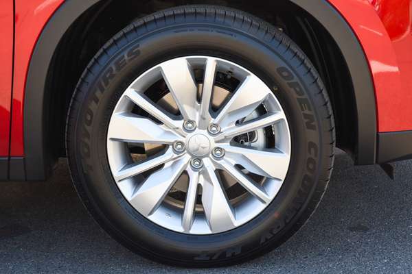 2026 Mitsubishi Outlander ES ZM thumb-3