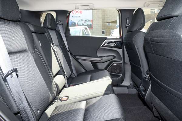 2026 Mitsubishi Outlander ES ZM thumb-8