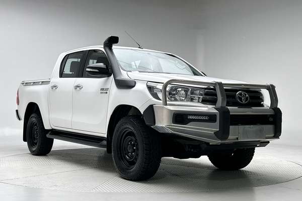 2017 Toyota Hilux SR GUN126R 4X4 thumb-0