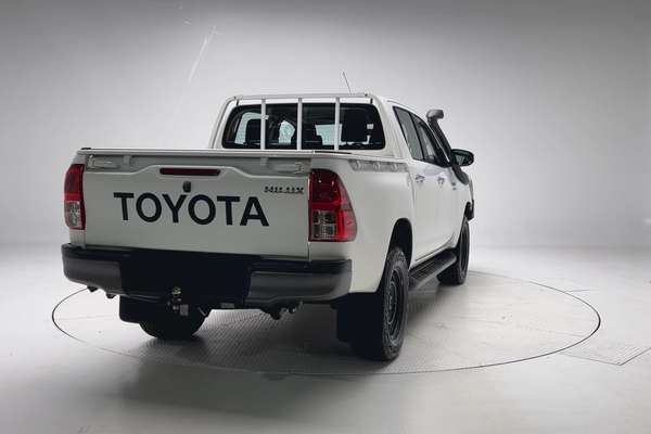 2017 Toyota Hilux SR GUN126R 4X4 thumb-1