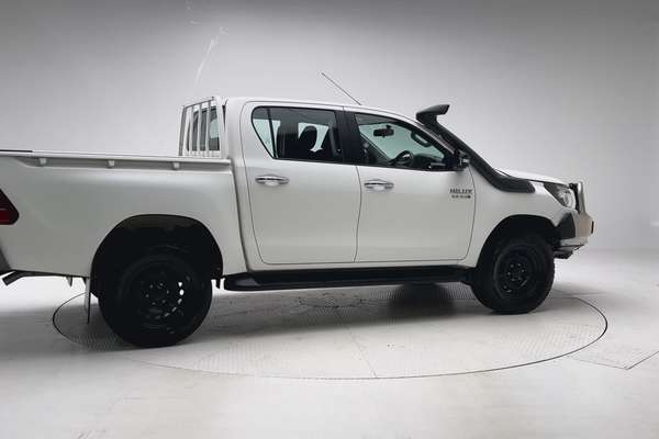 2017 Toyota Hilux SR GUN126R 4X4 thumb-2