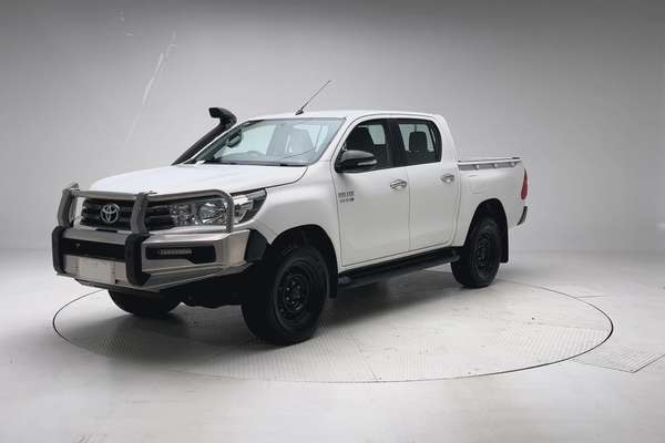2017 Toyota Hilux SR GUN126R 4X4 thumb-5