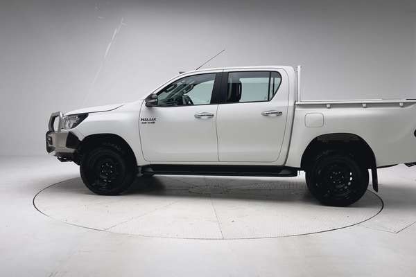 2017 Toyota Hilux SR GUN126R 4X4 thumb-7