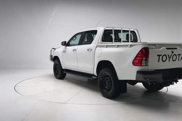 2017 Toyota Hilux SR GUN126R 4X4 thumb-8